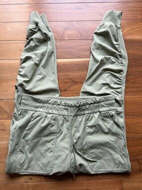 🍋Lululemon Mid Rise Dance Studio Dessert Green Jogger Size 8